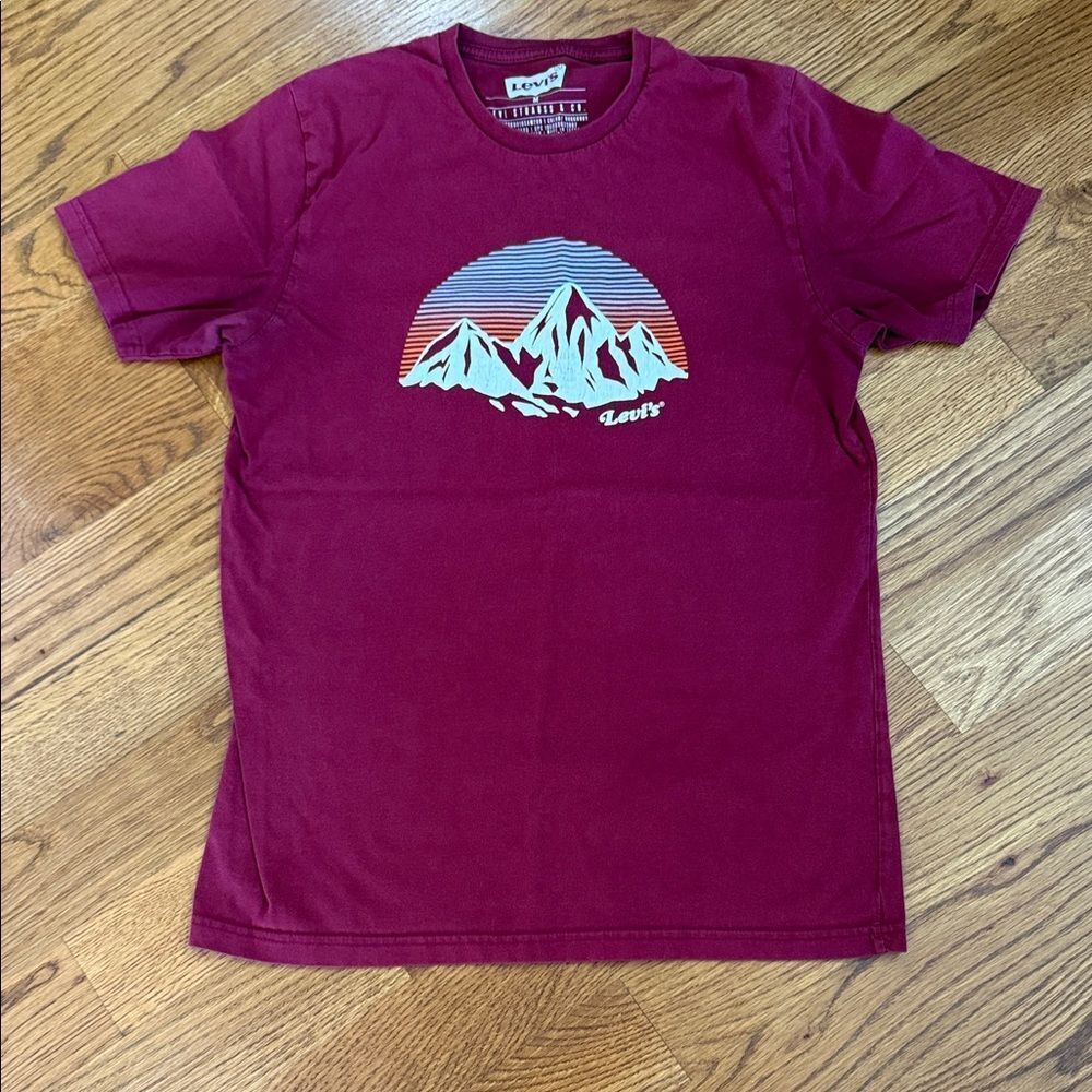 Levi’s Mountain Graphic Tee Burgundy Unisex Medium Outdoor Retro Shirt
